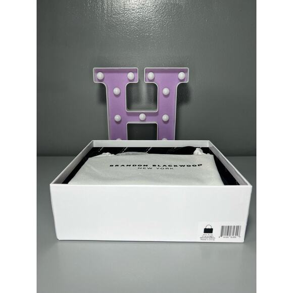 Brandon Blackwood
Slim Trunk
True Green Leather w/ Silver Hardware - Picture 8 of 8